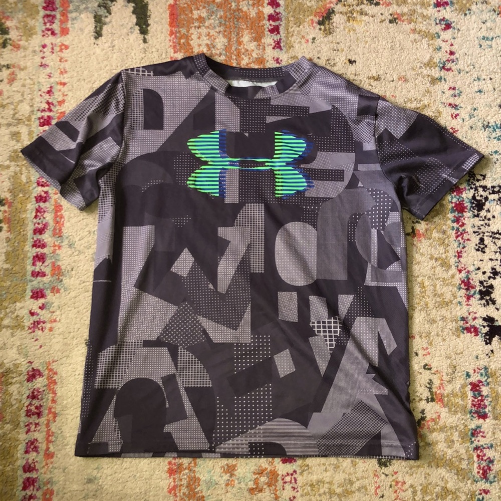 🧜🏼‍♀️3 for $15 listing!🧜🏼‍♀️ under armour tee